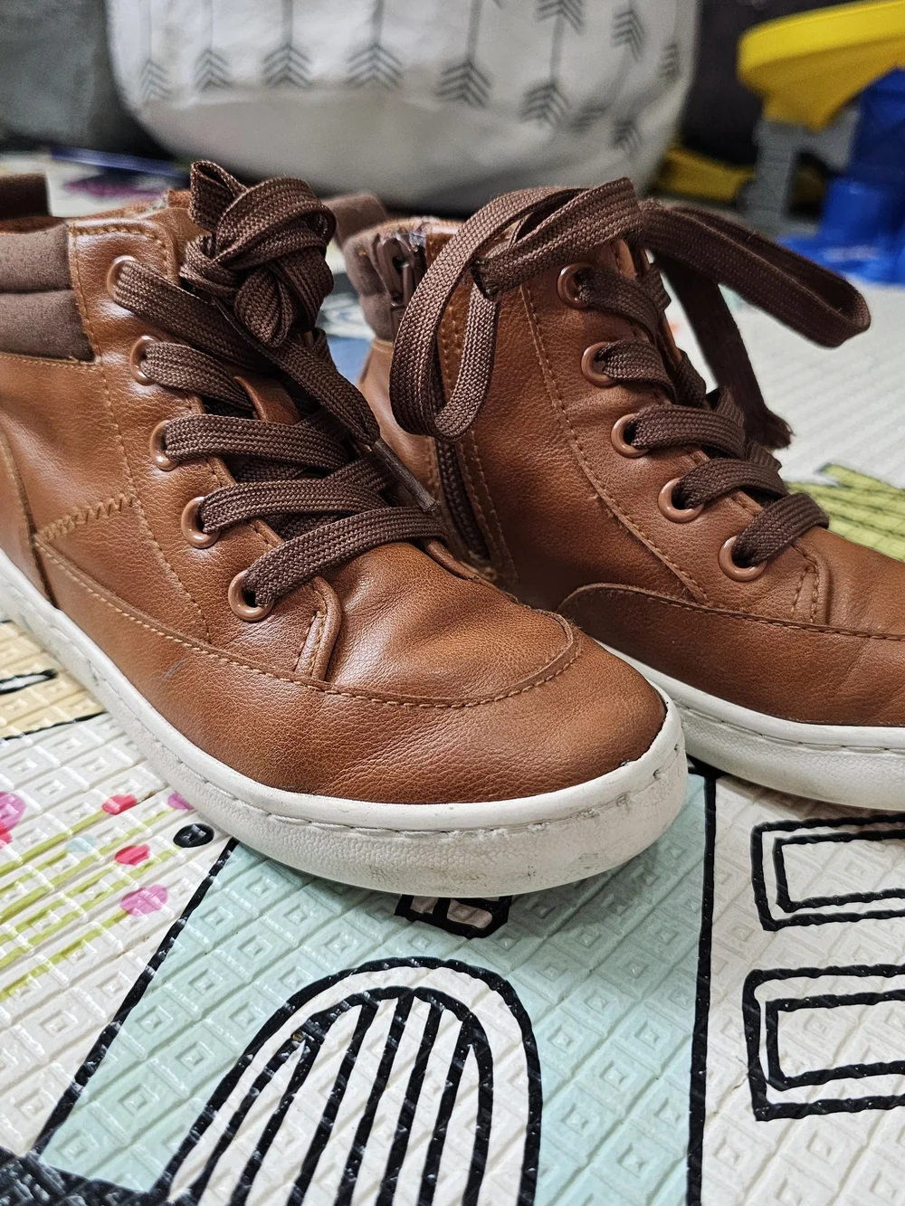 Cat & Jack Tan/Brown High-Top Kids Dress Sneakers